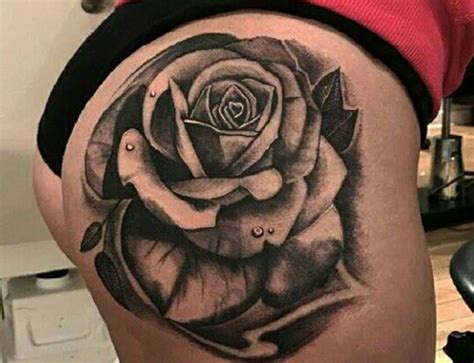 tatuajes de nalga de mujer|Tatuajes lindos en la nalga